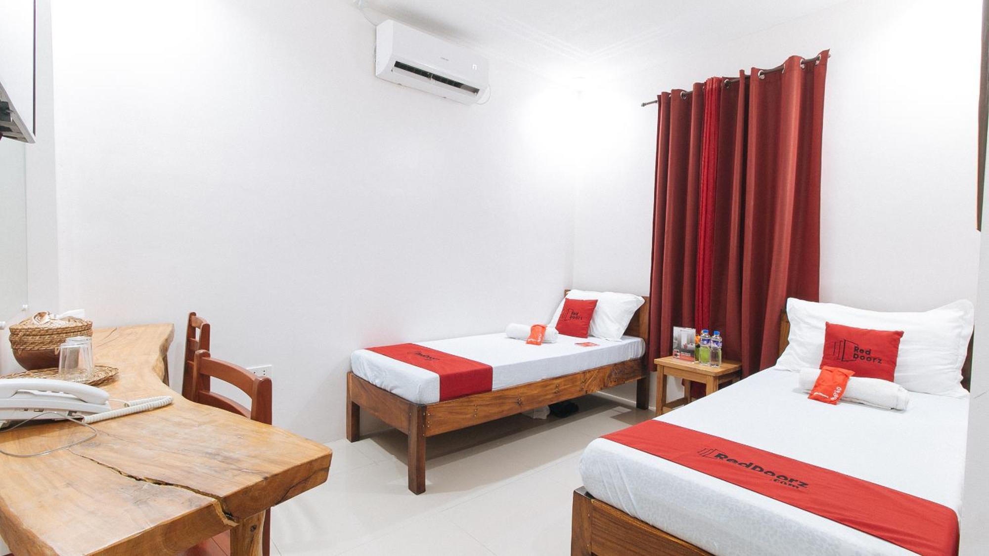 Reddoorz Plus @ Jollydays Hotel Nueva Ecija San Jose  Екстер'єр фото