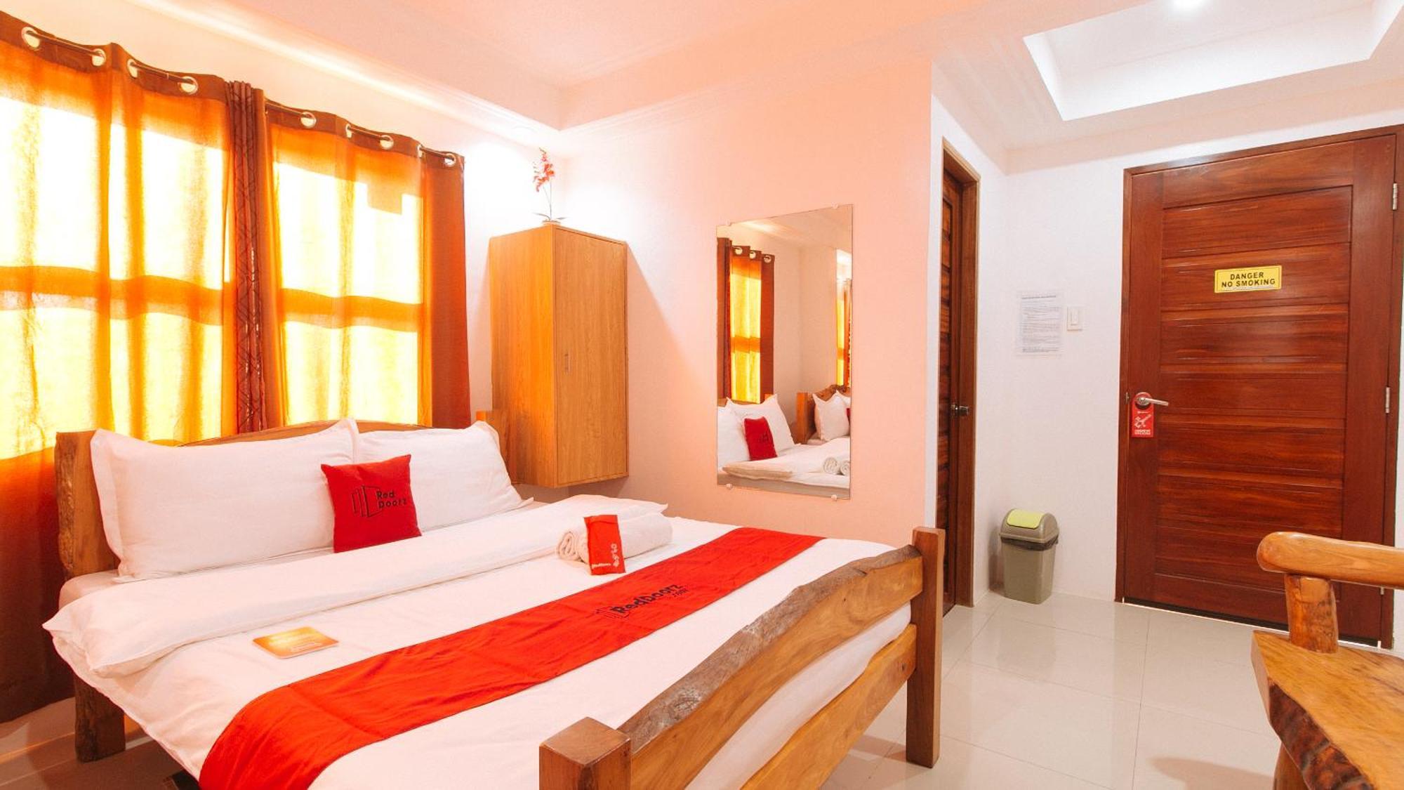 Reddoorz Plus @ Jollydays Hotel Nueva Ecija San Jose  Екстер'єр фото