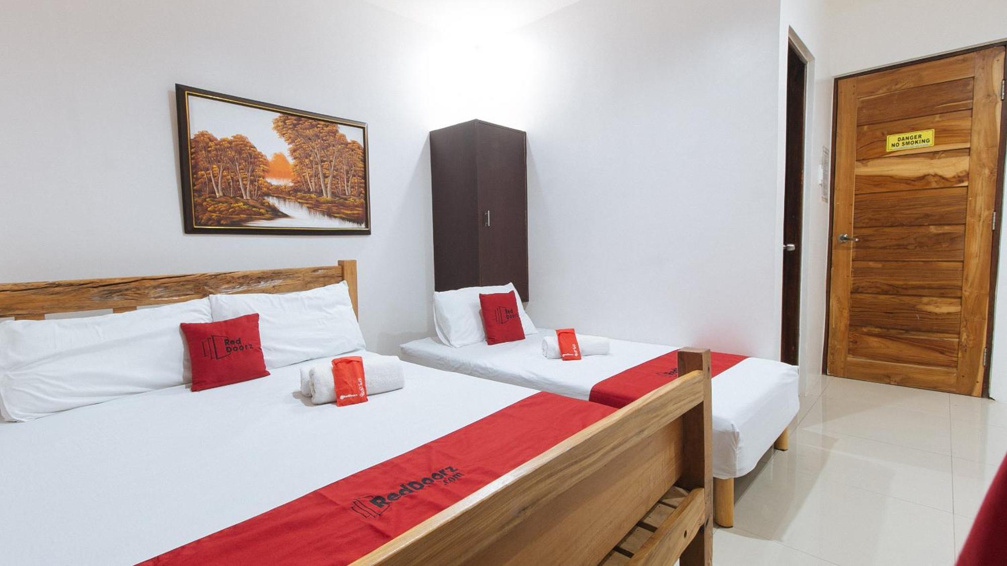 Reddoorz Plus @ Jollydays Hotel Nueva Ecija San Jose  Екстер'єр фото