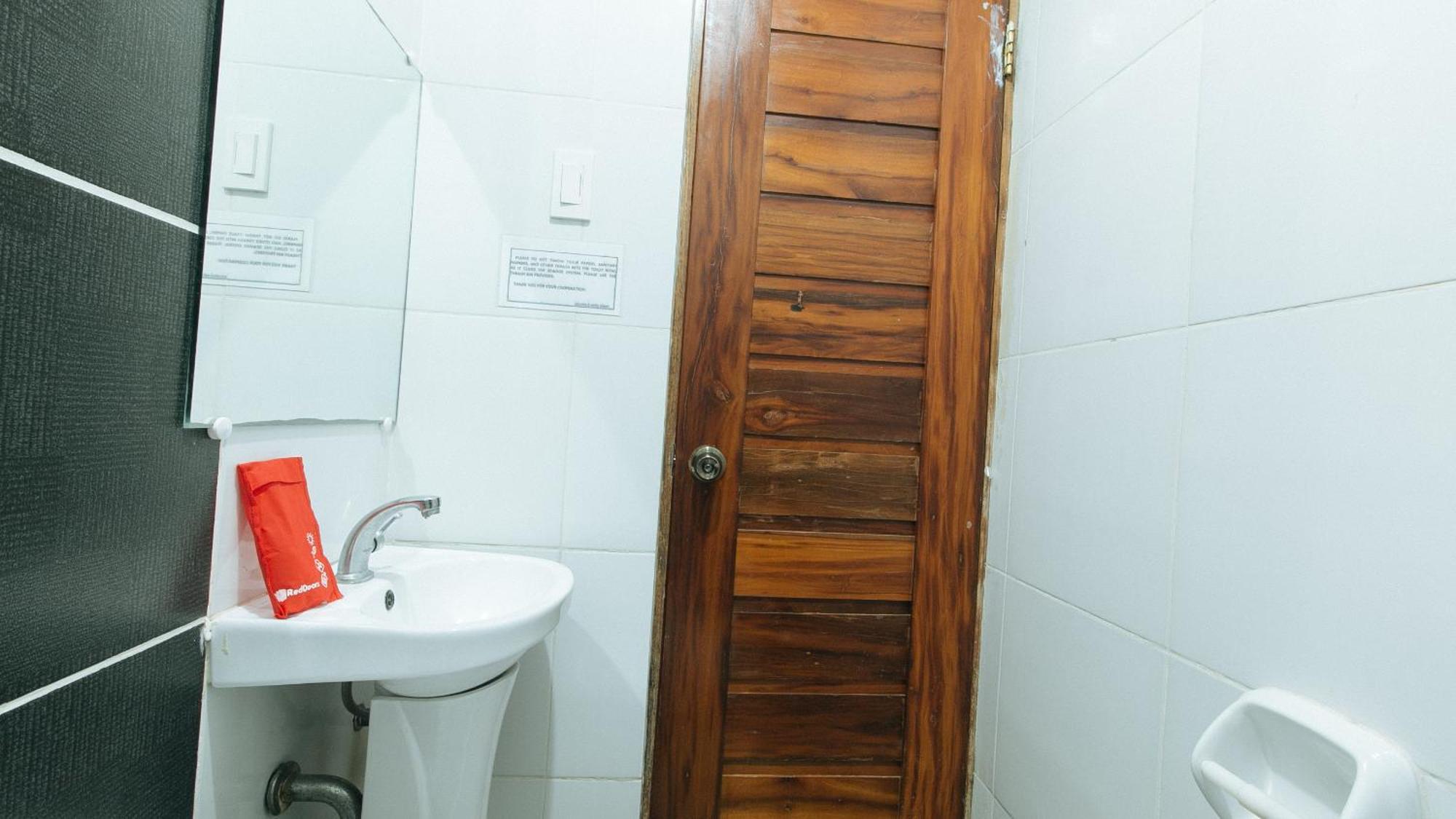Reddoorz Plus @ Jollydays Hotel Nueva Ecija San Jose  Екстер'єр фото